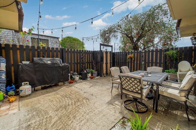 Photo - 393 Lake Arbor Dr