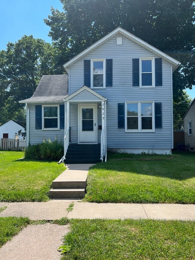 Photo - 2925 Bellevue Ave