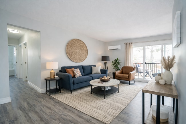 Building Photo - 24 Wellington St