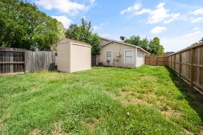 Photo - 308 Willowick St