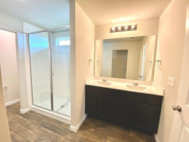 Photo - 3525 Kotche St