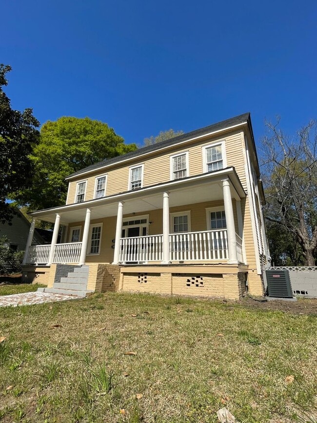 Building Photo - Charming Downtown Orangeburg Victorian Condo