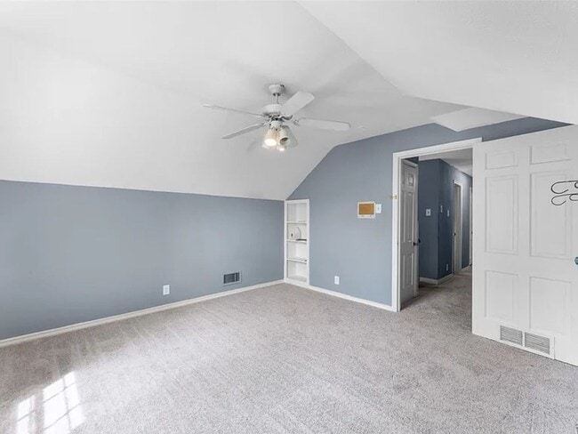 Photo - 2405 Summit Dr