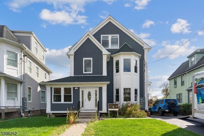 Building Photo - 57 Elm St Unit 1