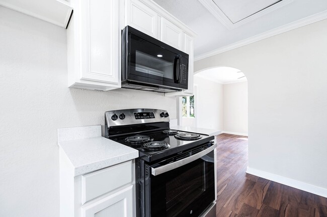 Photo - 2214 11th Ave N