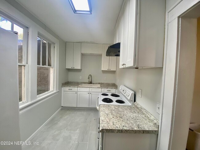 Photo - 1653 Euclid St