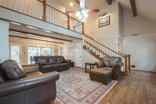 8114 Fernbrook Ln