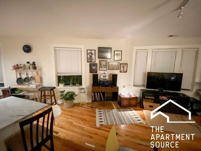 Photo - 2229 W Wilson Ave