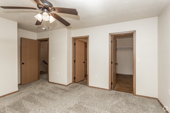 2BR, 2.5BA - 1,260 SF