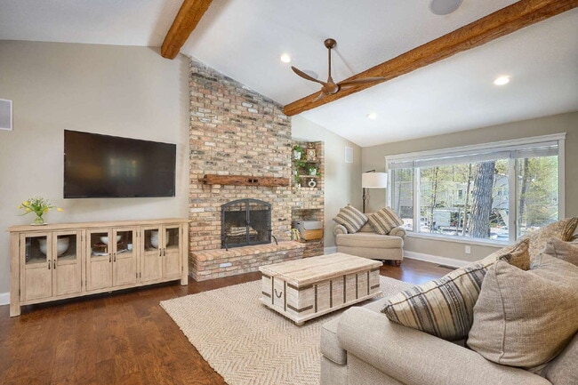 Photo - 1832 Essex Rd