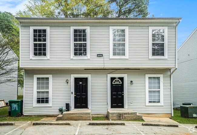 Building Photo - Conveniently Located 3BR/2.5BA Townhome in...
