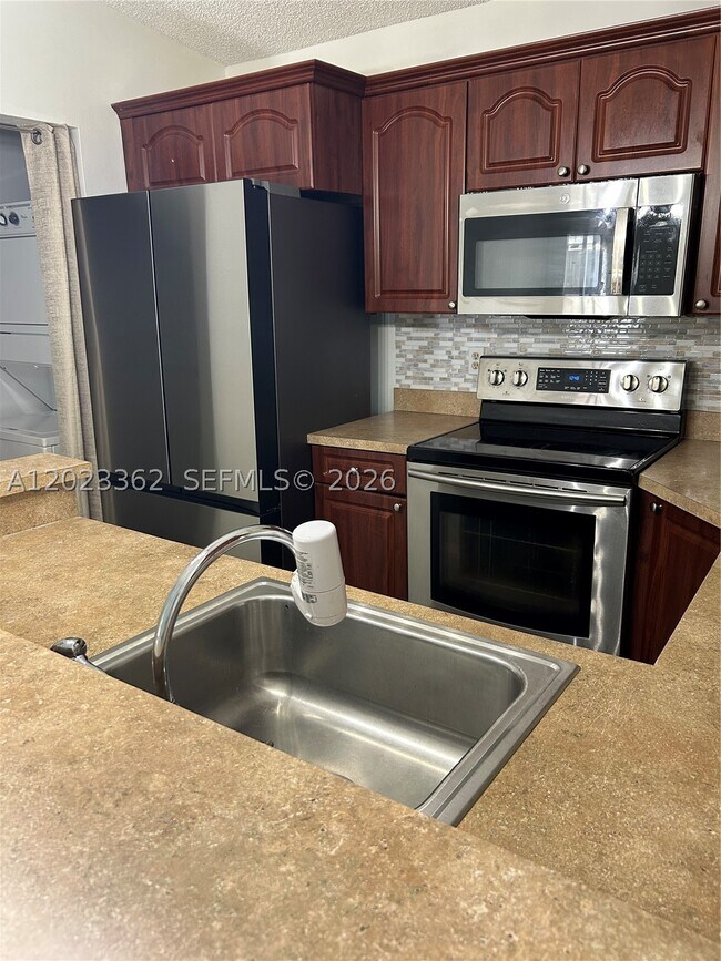 578 Woodgate Cir