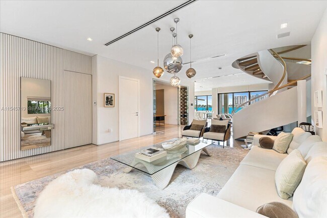 Photo - 401 E Rivo Alto Dr