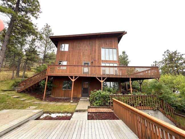 Building Photo - Pet Friendly 5 Bed 3 Bath Single Family Ho... Rental