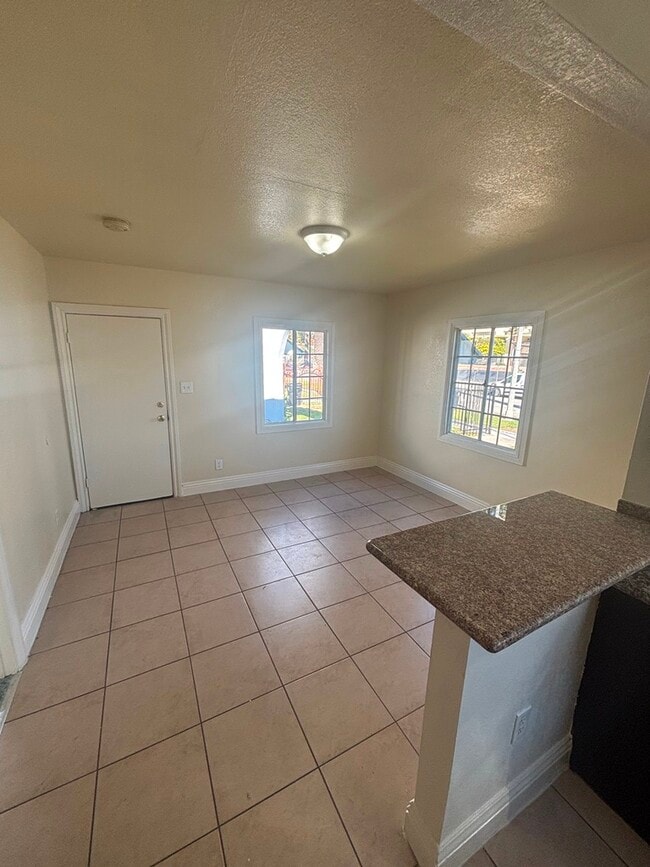 Photo - 2721 1/2 S Sycamore Ave Townhome