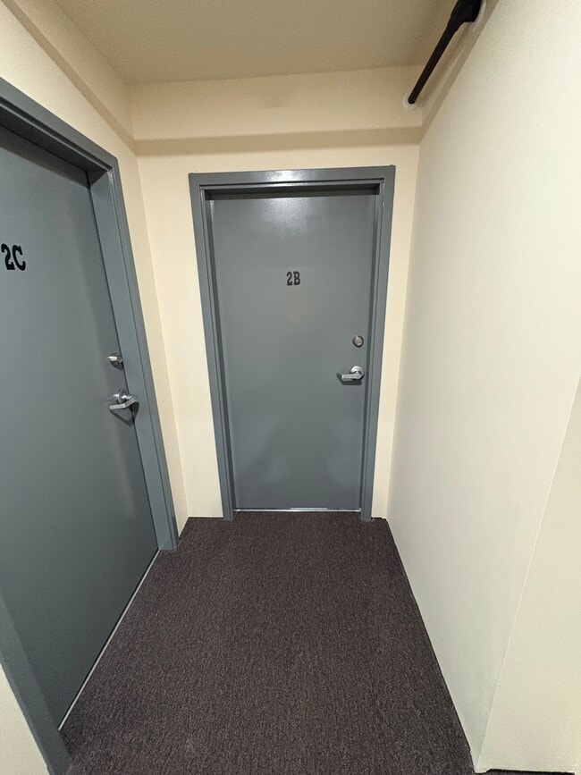 Building Photo - 118 W Chestnut St Unit 2B