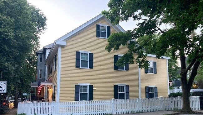 Building Photo - 7 Perry St Unit 1R