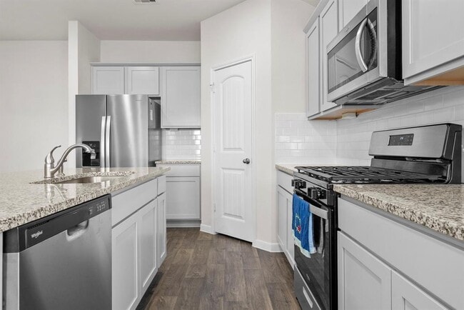 Photo - 320 Darwin Pl