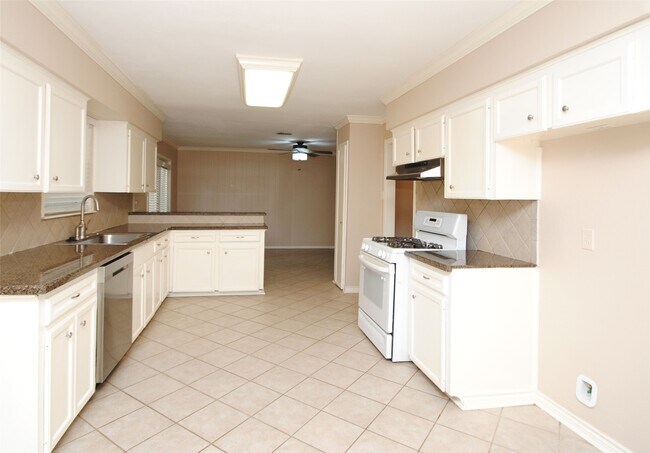 Photo - 10034 Cedardale Dr