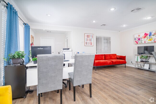 Leasing Office - Viva Max