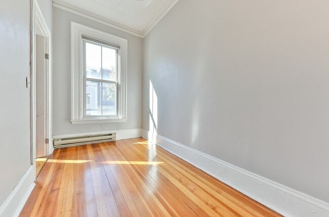 Photo - 443 W 4th St Unit 3