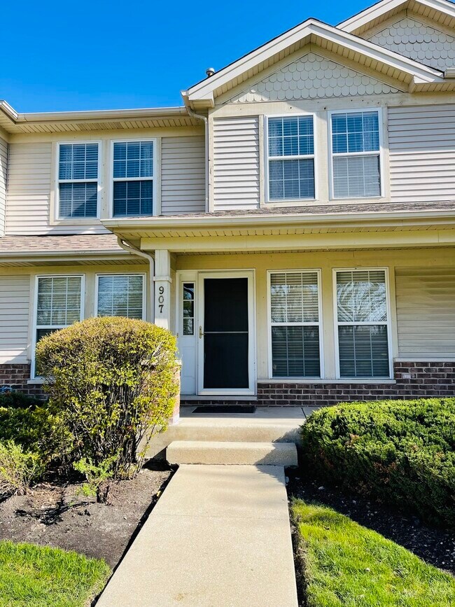 Photo - 907 Main St Townhome