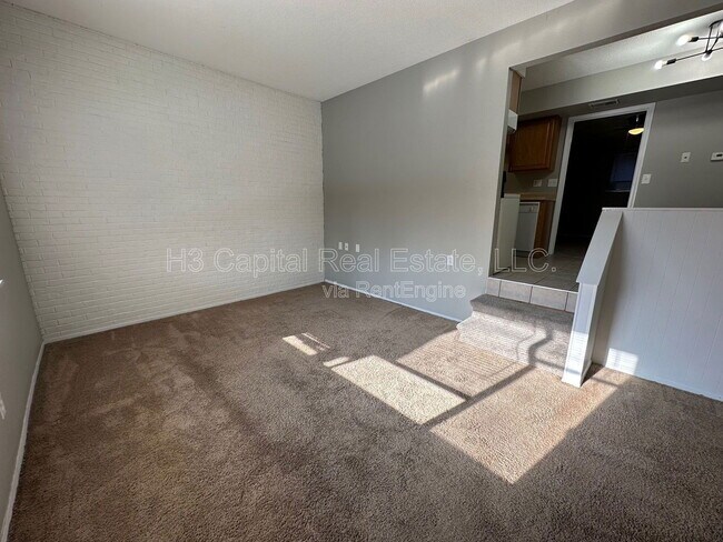 Photo - 102 Woodhenge Dr