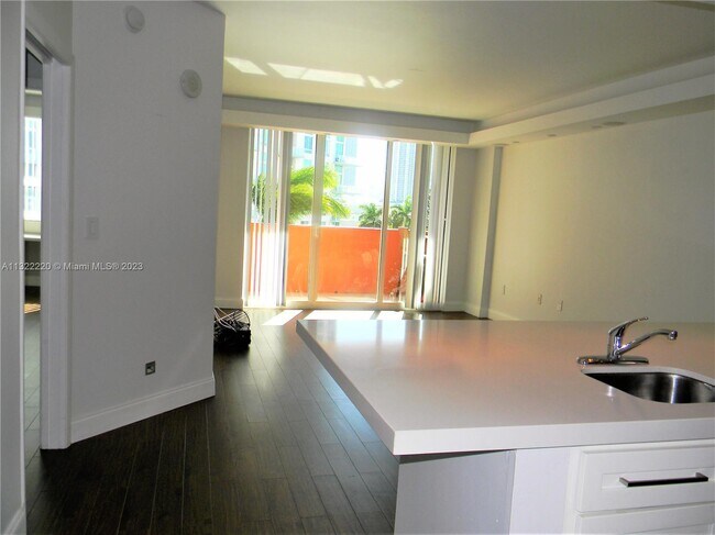 Photo - 2000 N Bayshore Dr Unidad 708