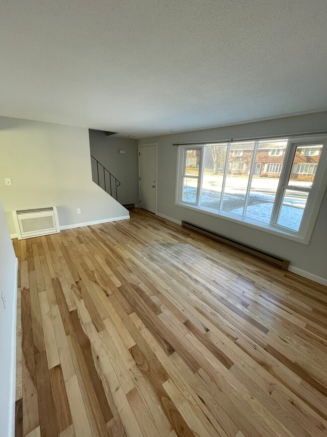 Living Room - 33 Villa Rd