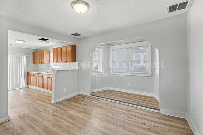 Photo - 7237 Wabash Ave