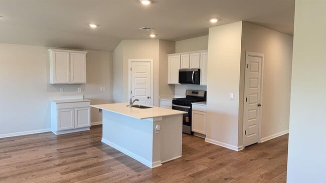 Photo - 6101 Green Meadow Ln