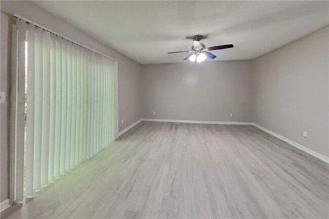 Photo - 1174 Empire Cir