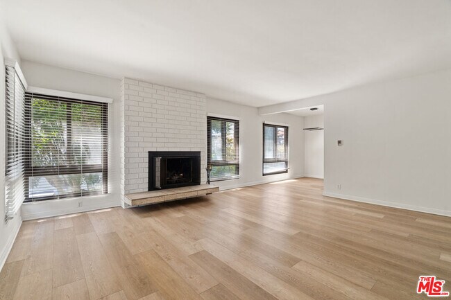 Building Photo - 8630 Falmouth Ave Unit 5 Rental