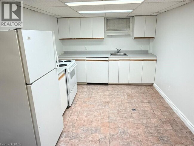 Photo - 124 King St N Unité 4