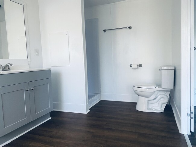 Photo - 918 Salters St