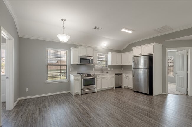 Photo - 100 Shorewood Dr