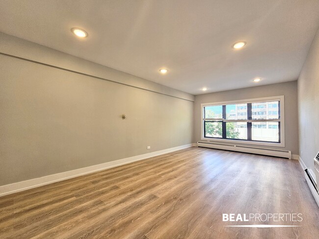 Building Photo - 553 W Stratford Pl Unit 1 Bed