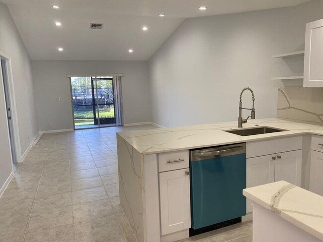 Building Photo - 9973 Three Lakes Cir