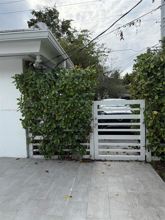 Photo - 547 Giralda Ave