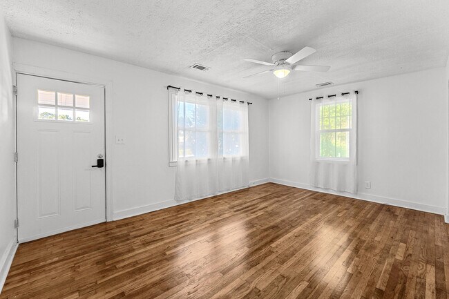 Photo - 2014 Lanier Dr