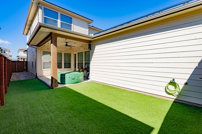 Fully fenced yard with artificial turf - 1711 Arcilla St