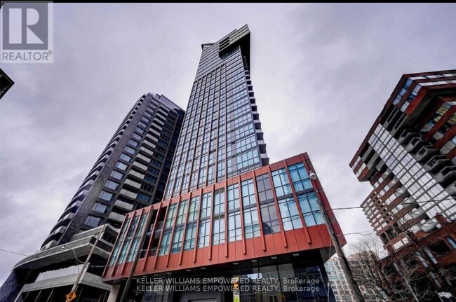 Photo - 32 Davenport Rd Unité 705