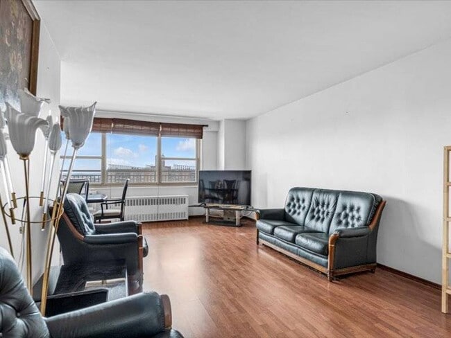 Building Photo - 2925 W 5th St Unit 23B Rental