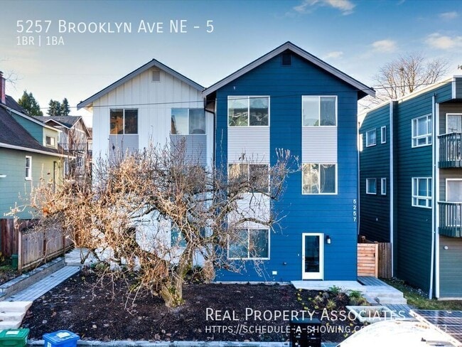 Building Photo - 5257 Brooklyn Ave NE Unit 5