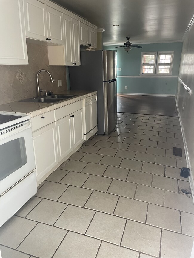 408 Calhoun Dr Unit Three