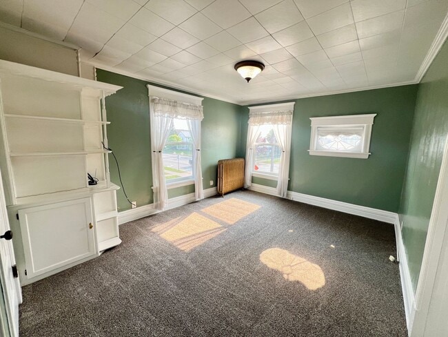 Photo - AVAILABLE JUNE - Upper 2 Bed 1 Bath Apt w/ Private Laundry Unit 1128 Hammond Ave - 2