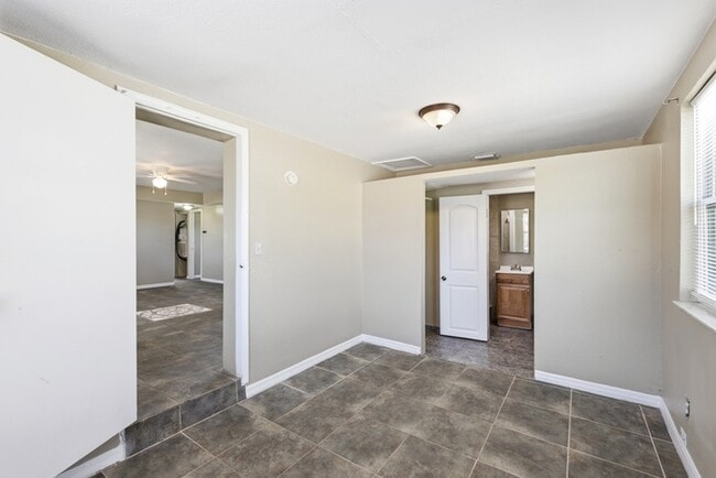 Photo - 1107 Jamela Dr