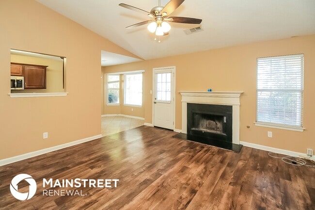 Photo - 2070 Tudor Dr