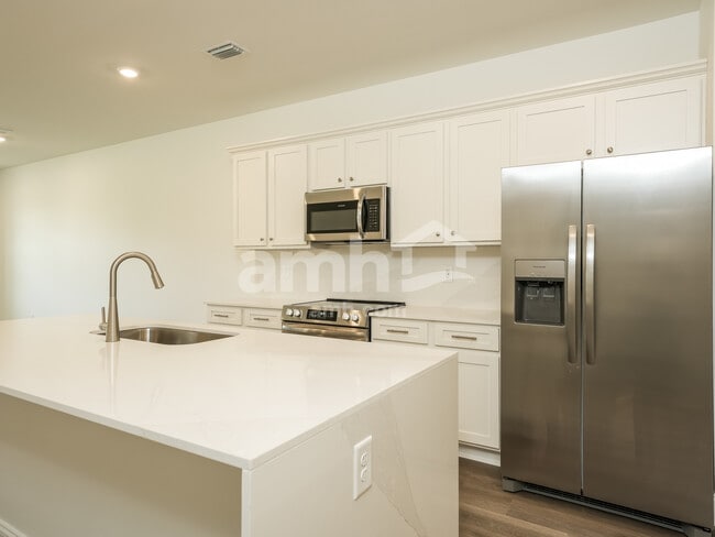 Photo - 106 Niven Ct