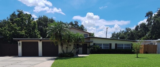 Stylish 4-Bedroom Belle Isle Retreat with ... - Stylish 4-Bedroom Belle Isle Retreat with ... House